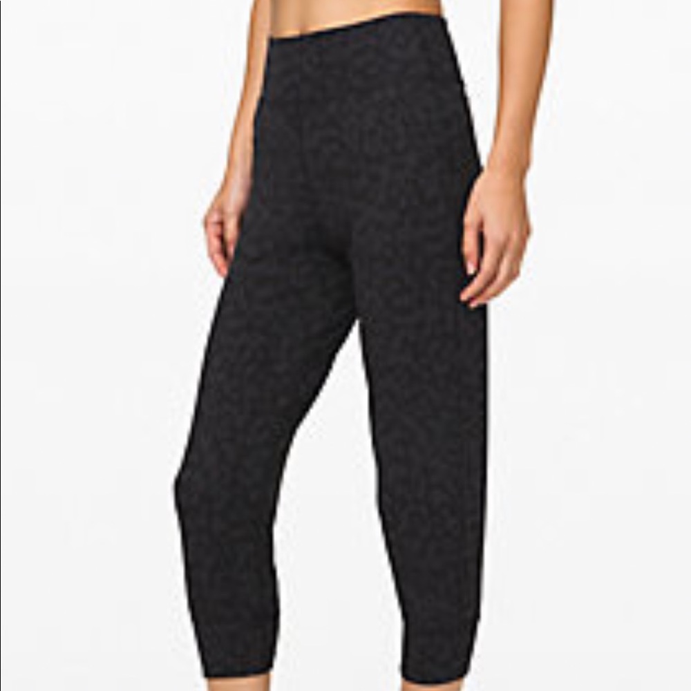 Lululemon jogger crop